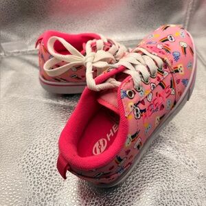 Heeleys Girls Size Youth 1 Pink WIth Rainbows & Clouds. Wheels On Bottom